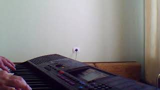 Сиреневый туман над нами проплывает.(Мелодия песни).Сыграна на синтезаторе Yamaha psr-220..