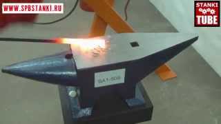 Кузнечный газовый горн в работе, с горелкой