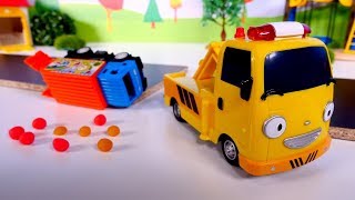 The Helper Cars repair a road. Trucks and cars for kids.