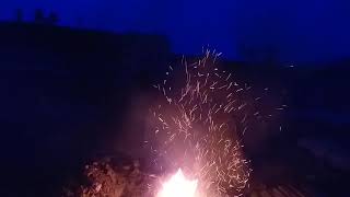Ночью на кладбище... горящая могила.