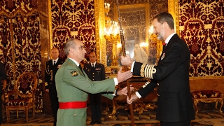 El Rey entrega las alabardas a la Brigada "Rey Alfonso XIII" II y a los Tercios de la Legión