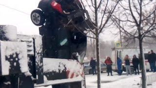 Как доставали автомобиль из Комсомольского канала города Колпино.