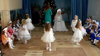 Танець Снігових Хмаринок - середня група