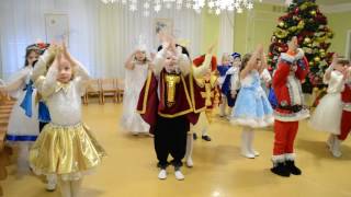 Красивый вход на новогоднем утреннике в детском саду Средняя группа