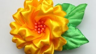 Украшение на заколку Канзаши/Пушистый желтый цветочек.