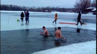 Крещение и купание 19 января 2016 г.(КИЕВ гидропарк)