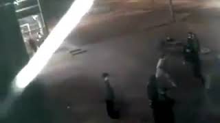 Уличная драка один на один. Друзья не вмешиваются.