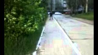 Роликовые коньки. Катается мальчик.