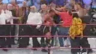 Kevin Von Erich does the Von Erich claw on RAW!