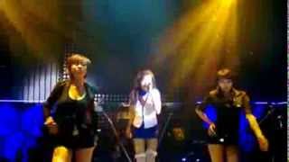 Ba Tung Dien O Quay Ba Bà Tưng bất ngờ biểu diễn tại quán Bar Sài Gòn