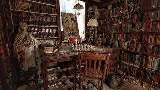 Abandoned Mansion *FILLED WITH VINTAGE TOYS*