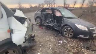 З місця події: під Києвом через підступну ожеледицю сталося 2 ДТП, одна з них - смертельна