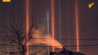 В ночном небе над Тюменью появились разноцветные «световые столбы»