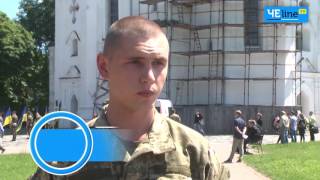 Чернигов попрощался с погибшим на Донбассе бойцом Игорем Медведем