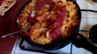 Тушеная капуста с сосисками и картофелем
