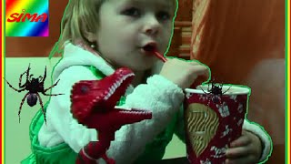 Sima и чупа чупсы пчелка Мая насекомые рептилии Chupa Chups  bee Maya play insects, reptiles