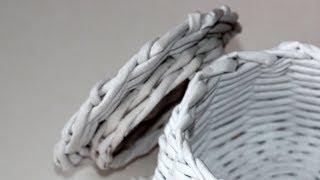 Крышка с бортиком. Плетение из газетных трубочек