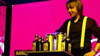 Номер с бутылками (Фокусник-иллюзионист Сергей Акулов)