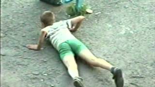 супер жесть бродяга зажигает в танце на улице