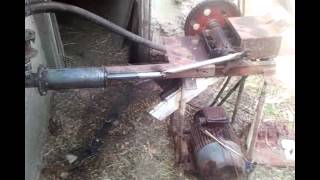 Вакуумный насос своими руками ( поршневой насос ) Vacuum pump with his own hands