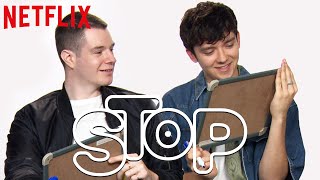 Elenco de Sex Education joga o Stop da Netflix | Netflix Brasil