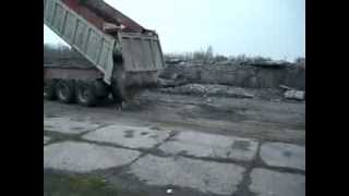 Необычная выгрузка плит дорожных 3*1.5. Покупаем плиты дорожные и аэродромные!