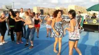 LatinO-K - הרקדת סלסה בים