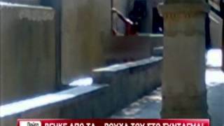 Newsbeast.gr - Γυμνός στο Σύνταγμα