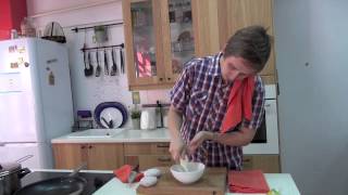 Котлета из рубленого судака с соусом тартар и овощами на пару