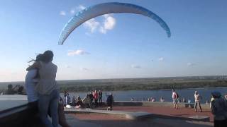Параплан взлетает.Площадь Минина.Нижний Новгород