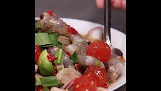 ยำกุ้งสดไข่เค็มปลาร้านัว