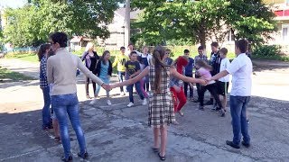 Іноземні волонтери допомагають коломийським школярам вивчити англійську