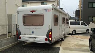 キャンピングトレーラー　バックで車庫入れ
