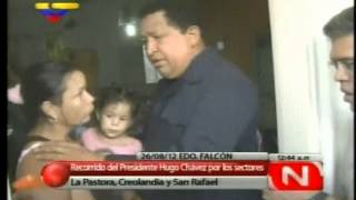Chavez visita zonas aledañas a la explosión refinería Amuay. Contacto con su pueblo.