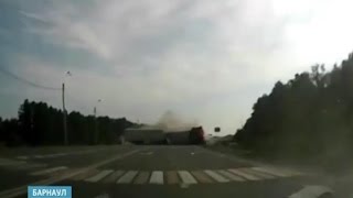 Очередная страшная авария с участием грузовиков произошла в Алтайском крае