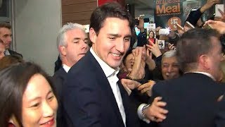 Trudeau swarmed at Toronto mall