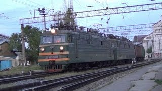 2ВЛ60К-518 с грузовым поездом