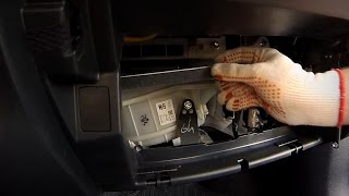 Toyota RAV4 (2015): Замена салонного фильтра