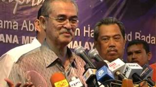 Pak Lah in KT early because he's 'free'