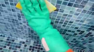 Затирка швов мозаики эпоксидной затиркой..