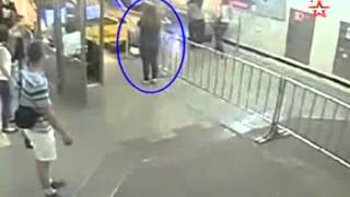 Камера в московском метро сняла погоню полицейского за грабителем
