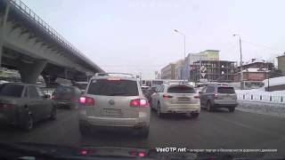 11.02.2015 Омск. Небольшой паровозик с участием двух кроссоверов