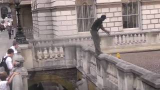 UrbanFreeflow.com - Sir Jumpalot - Parkour & Freerunning