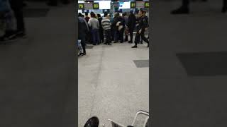 Шармандаги точик ер дар аэропорт Домодедово