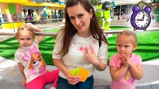 Дети играют в парке развлечений ЧЕЛЛЕНДЖ  Алина против Юляшки ЛЕГОЛЕНД Amusement theme Dubai Parks