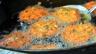 VADA | VADE | VADAI | MOST COMMON STREET FOOD IN INDIA | FOOD & TRAVEL TV