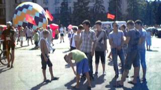 Малолетки курят на митинге коммунистов в Одессе