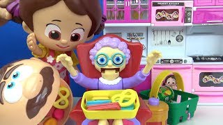 Play Doh Dişçi aç adam Niloyanın Cingöz Ninesinin Kurabiyelerini yiyor Niloya mutfak alışverişinde