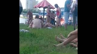 Жестокая драка за место под солнцем. Ставь лайк если ты тоже боец!