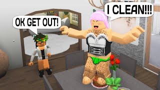 BREAKING INTO HOUSES AS A FAKE MAID IN ROBLOX BLOXBURG!